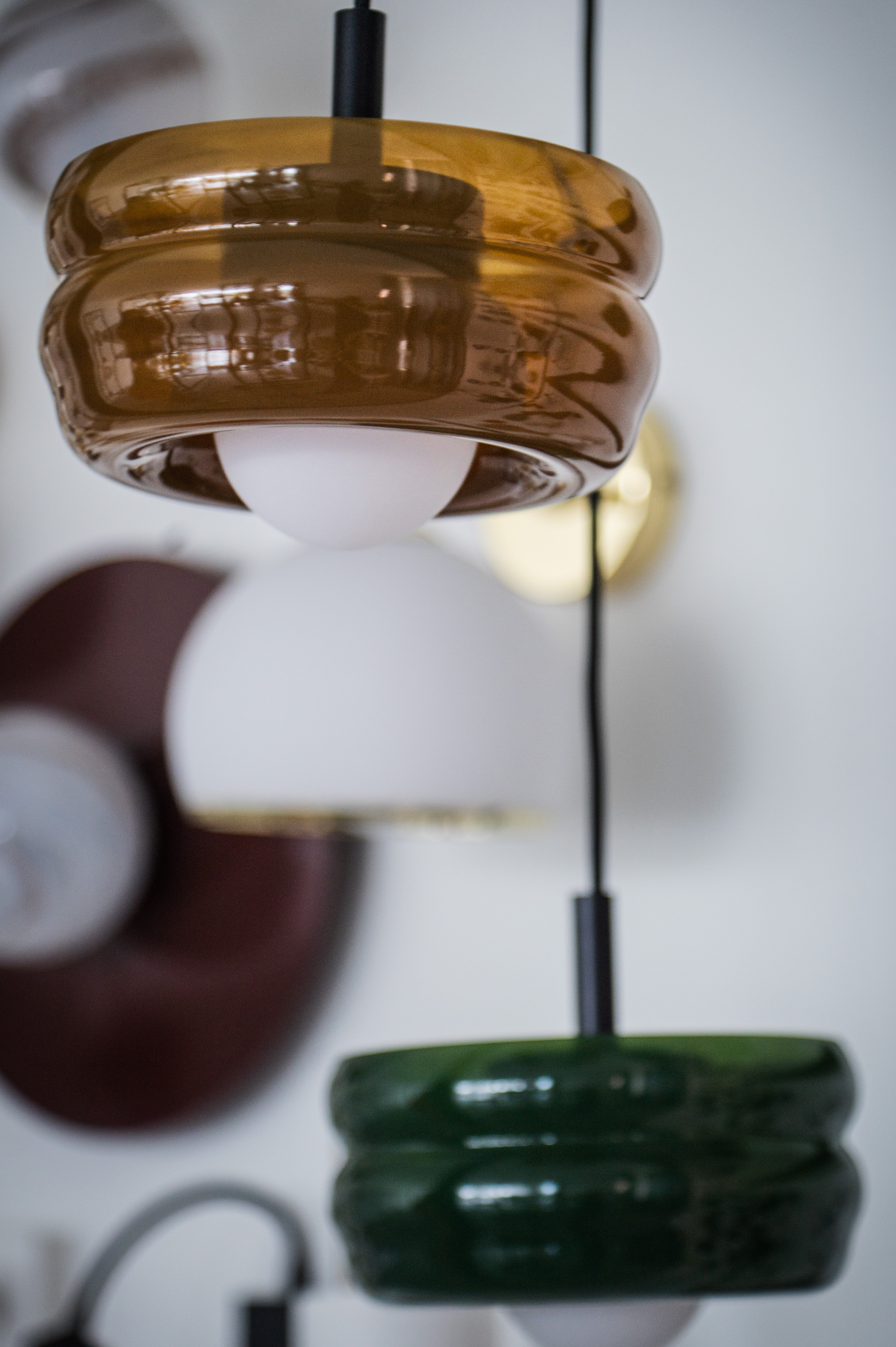 Lampa jako prezent na nowe mieszkanie – poradnik zakupowy